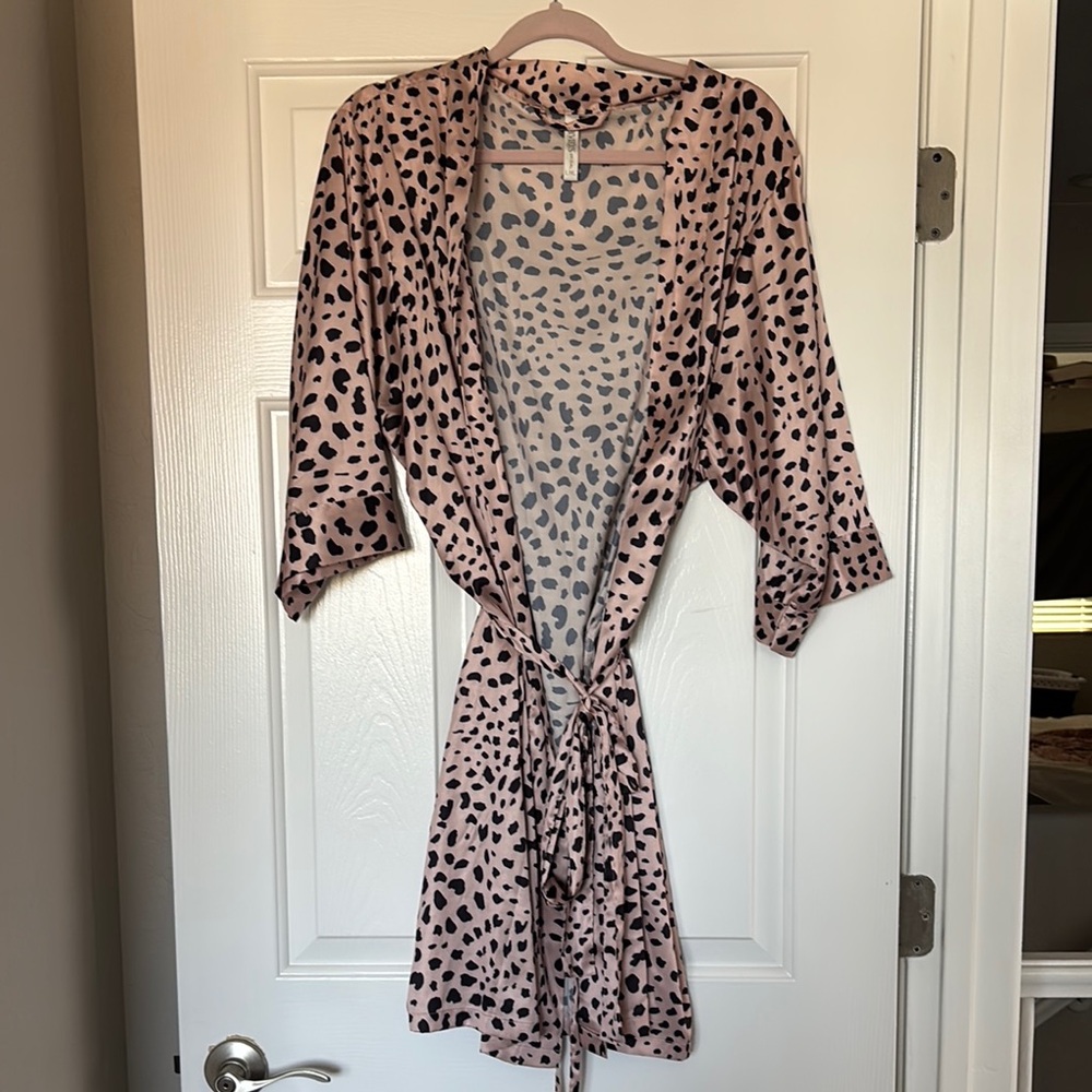 David's Bridal Leopard Print Robe Soft Flowing Fabric